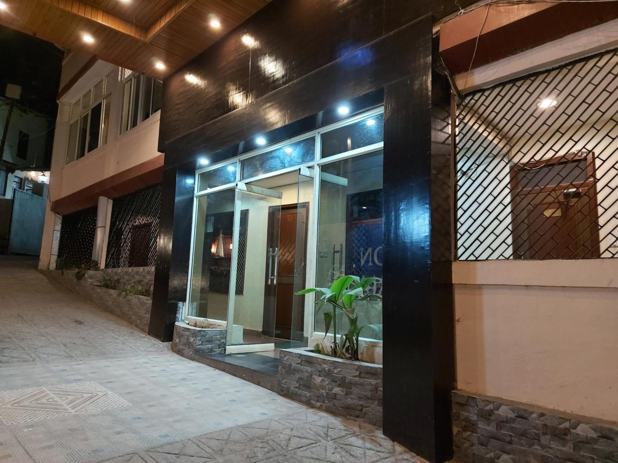 Goroomgo Moon Nainital Near Naini Lake - Parking & Lift Facilities -Hygiene And Spacious Room - Best Seller Esterno foto