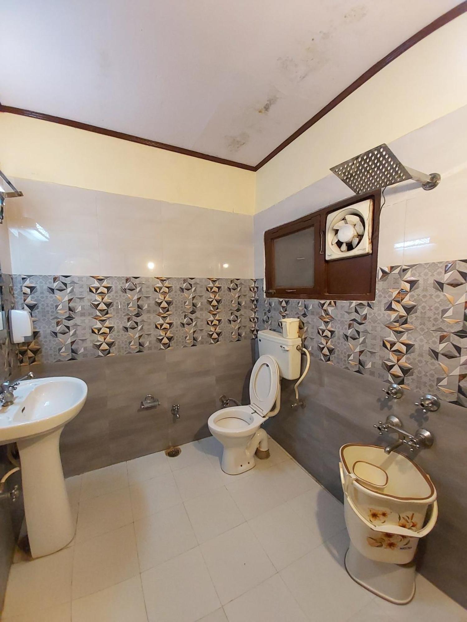 Goroomgo Moon Nainital Near Naini Lake - Parking & Lift Facilities -Hygiene And Spacious Room - Best Seller Esterno foto